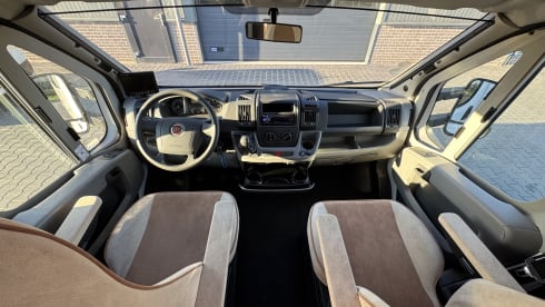 Fijne Bürstner camper voor 4 personen