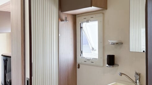 4p Chausson met queensbed en hefbed