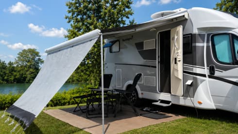 Sunny – Very nice 4 person Sunlight T65 spacious integrated from 2018 with many options.