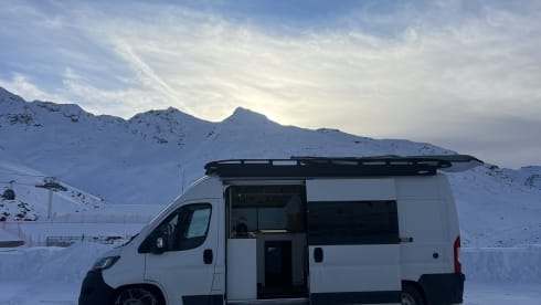 Otis – Peugeot-Bus mit 3 Schlafplätzen ab 2021