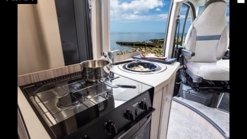 Ronnie – 3 berth Compass CV 40
