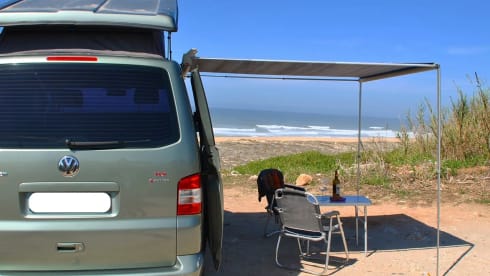 Olive green campervan – VW camper 4x4 | 4 people | Lisbon/ Porto / Coimbra - Portugal