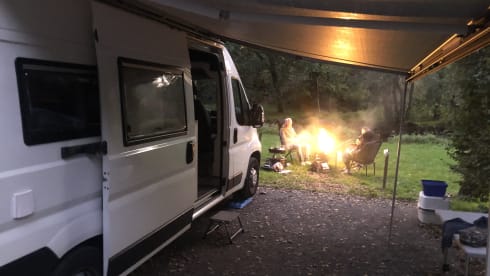 Meijpol bus – Bus camper with lifting roof 
