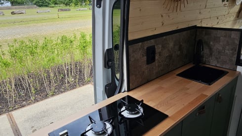 Madrid – Sprinter XXL a wonderful compact camper with lots of space!