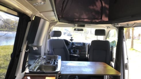 Buurman&Buurman – Camper VW T5 con tendalino e posto letto in piano