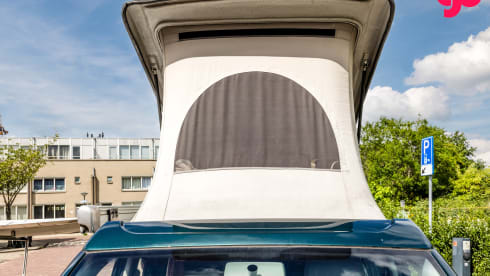 Menoenie – 4-person Volkswagen camper van