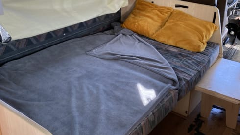 4p Peugeot alcove from 1990