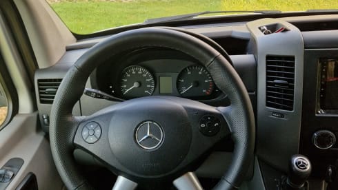 2p Mercedes-Benz bus from 2014