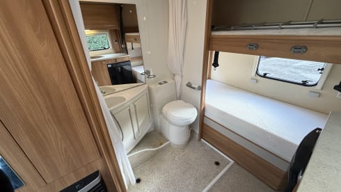 H14 – Wheel Accessible Motorhome. 4 Berth. Auto with Push-Pull Hand controls 