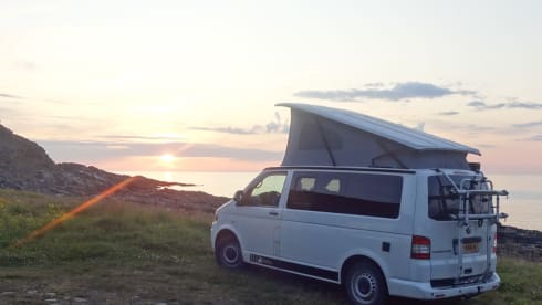 Volkswagen T5/6 5 person camper for rent