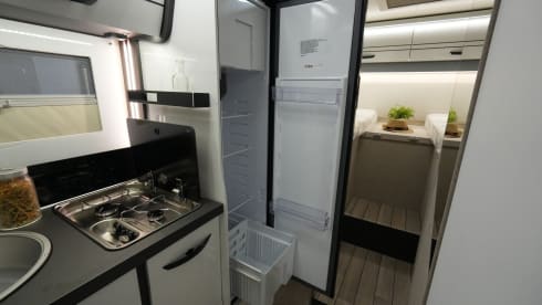 Utopia – 4p Peugeot semi-integrated uit 2024