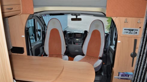 Beautiful complete and very neat 4-person camper (Fiat Ducato Bürstner)