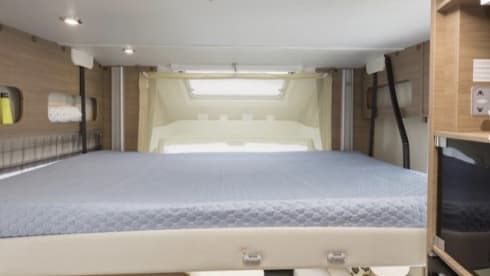 Luxurious Elnagh T-loft 591, diesel engine 150 hp, manual, driving license B