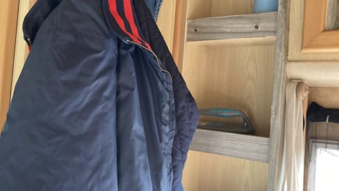 4p Peugeot alcove from 1990