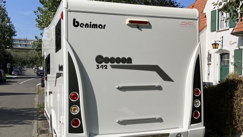 Bramper – Adventure Travel: Rent Our 4-Person Camper!