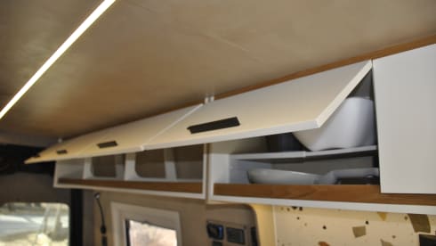 WHITE LION – HANDCRAFTED CAMPERVAN WITH A WARM ATMOSHERE 