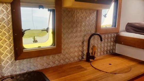 Balloo – Built for Off-Grid adventures, very high spec