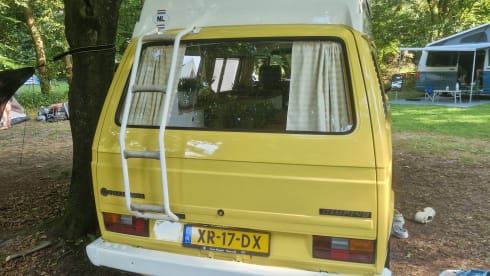 De Gele – 4p Volkswagen bus from 1980