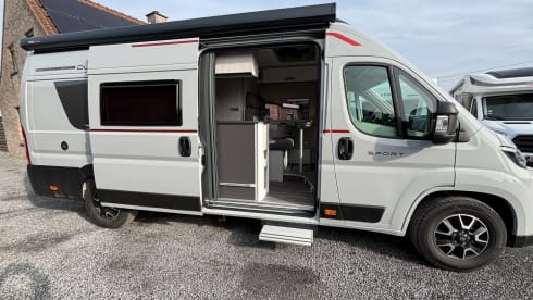 Pol – luxurious long bus camper!