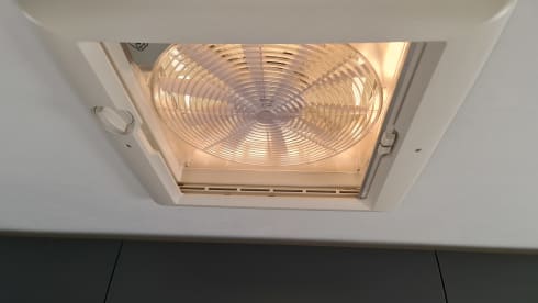 T814XB – Chausson 777GA Automatic Titanium Premium very luxurious, km free