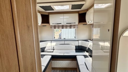 BRYONY – 6 berth Roller Team auto roller 746 