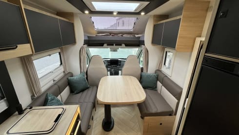 "Reverie" – Linea Titanium 797 Ford 165 AT8V Heavy 3 pers. bwj.2026