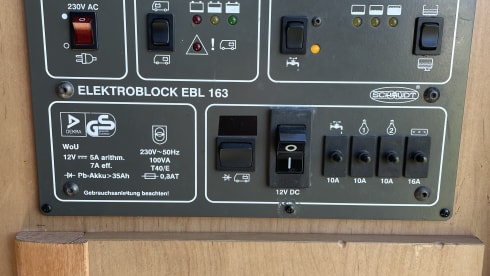 Oude dame – 2p Adria Mobil bus uit 1997