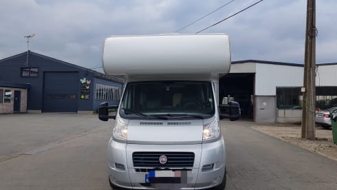 Nice handy camper for 5 to 6 people for rent