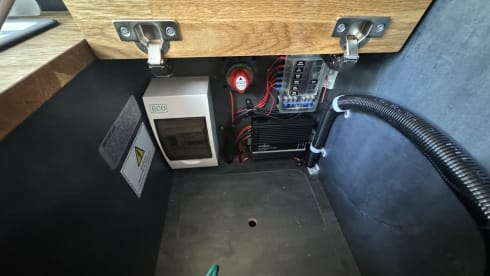 Poppy the pop top – 2 berth + 2 Kids Ford camper van 2018