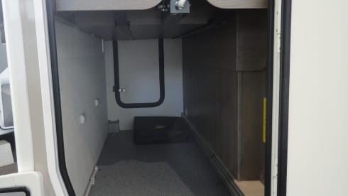 New (2022) spacious camper with Kingsize lifting bed - Chausson 720, model 2022  