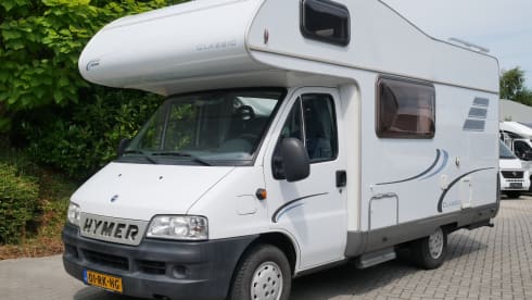Hymer Alcove Sleeps 5, Seats 5!!