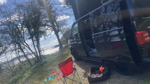 Maisie – Stylish 4berth, pet friendly, automatic VW campervan 