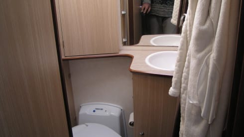 Fleurette Florium – Spacious 4p Fleurette Semi-Integral from 2013 based on a Fiat Ducato.