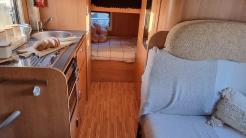 Caroline – Ready to Adventure - 6 Berth Motorhome Hire
