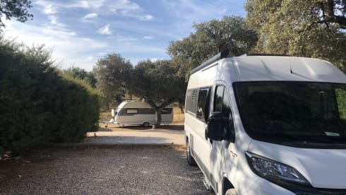 Vrijheid op wielen – Fully equipped camper with solar panel