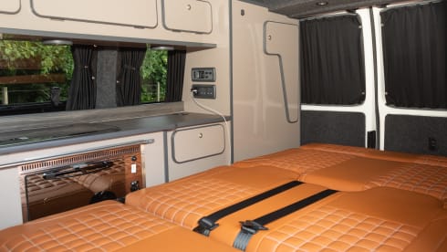 Harriette – 4 berth Volkswagen CamperKing Montecarlo 2021