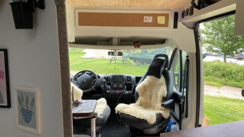 Otis – Super cozy self-build camper