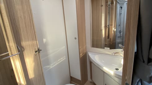 Beautiful 4p Sunlight T68 with single beds and pull-down bed from 2022