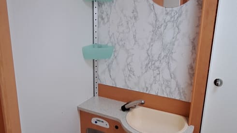 6p Hymer Alkovenmöbel aus dem Jahr 2005