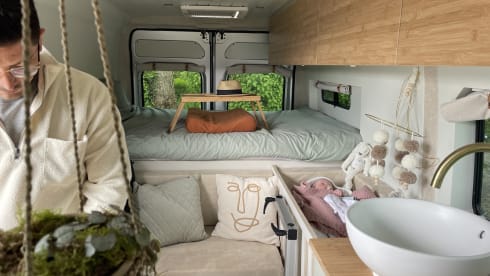 Dikke bus (BABYPROOF) – Custom Made Campervan from 2022