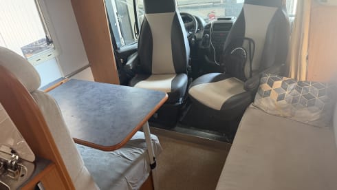 Fiat a 4 posti con alcova e aria condizionata