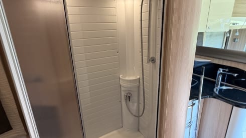 Burstner Nexxo T740 – 3p Bürstner semi-integrated uit 2015