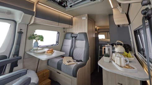 68 – Campervan Autotrail Expedition 68 a 4 posti letto, disponibile dal 2026.
