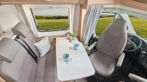 11/20 – 2 berth motorhome with single beds - Automatic