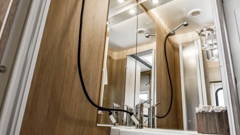 2025 Roller Team 707 Auto  – 2025 5 posti letto/Auto, cuccette, ampio salone  