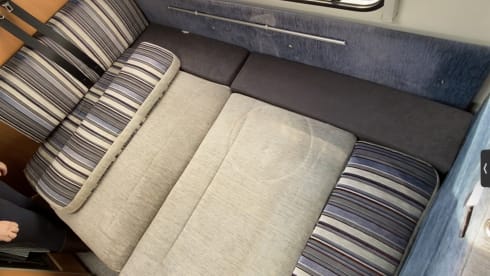 Bertie – compact Knaus motorhome, sleeps 4