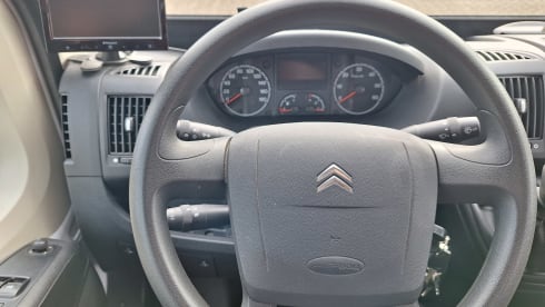 Compact and cozy 2-person Citroën Jumper Globecar bus from 2015