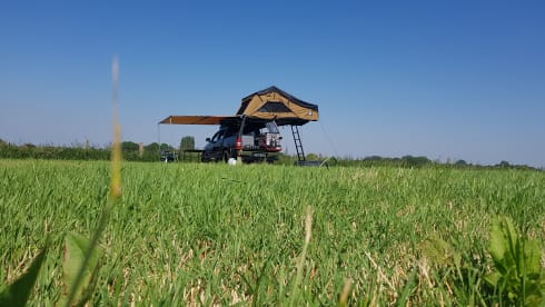 Lizette – Toyota Hilux Overlander