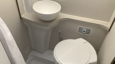 Ronnie – 3 berth Compass CV 40