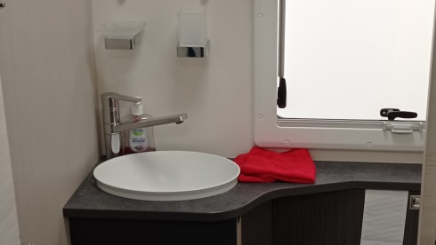 720 Titanium Premium – 5p Chausson semi-integrated from 2021 - NEW CONDITION